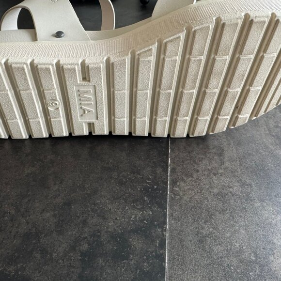 MIA Maya Sandal - Picture 3 of 6